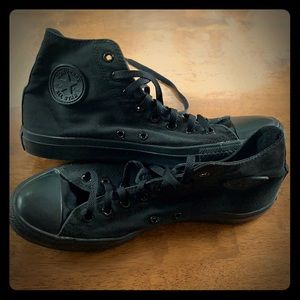 Good condition All Black Converse SZ 11